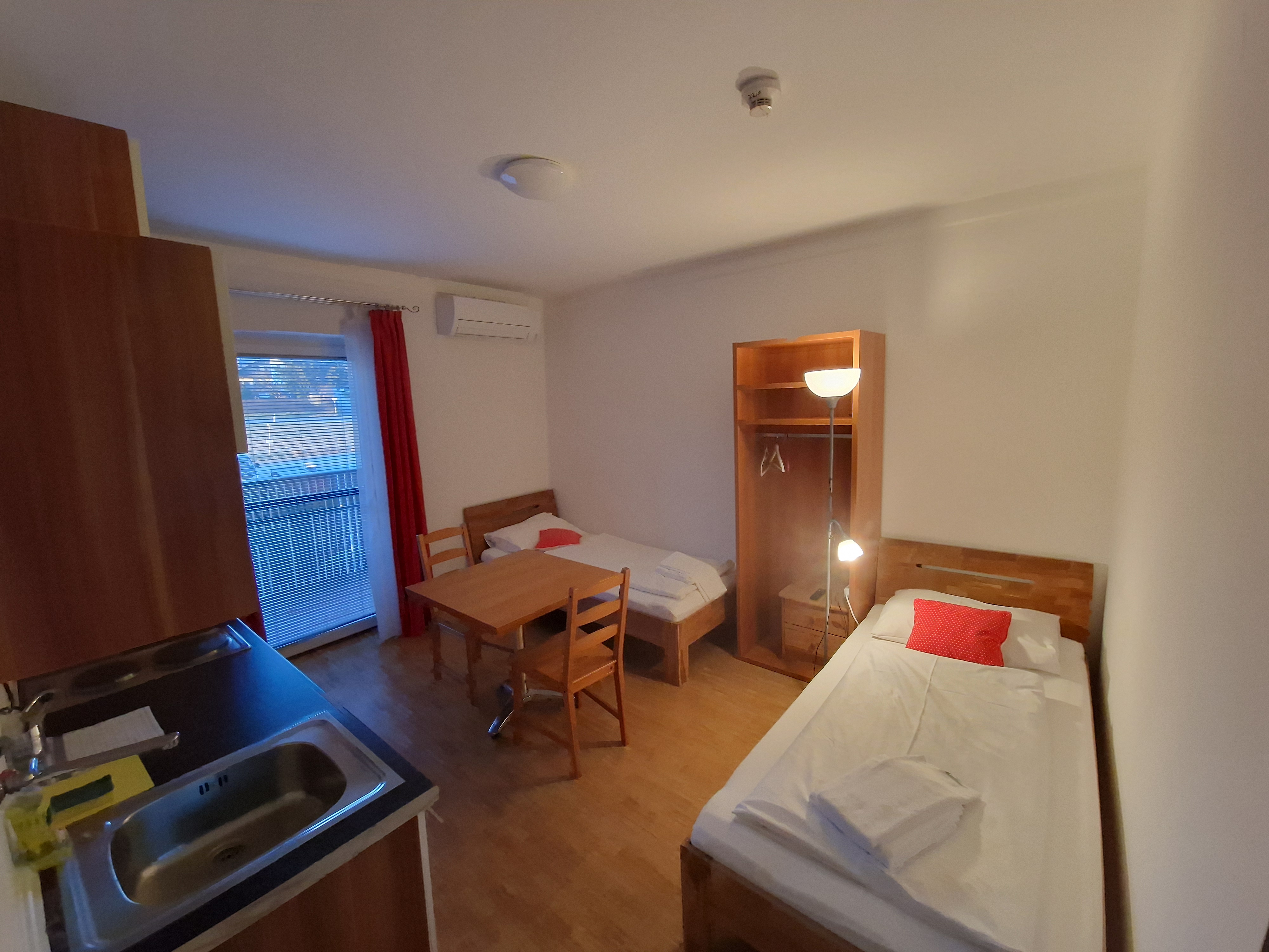 Zimmer 7 (Verbindungstür zu Zimmer 6 möglich)